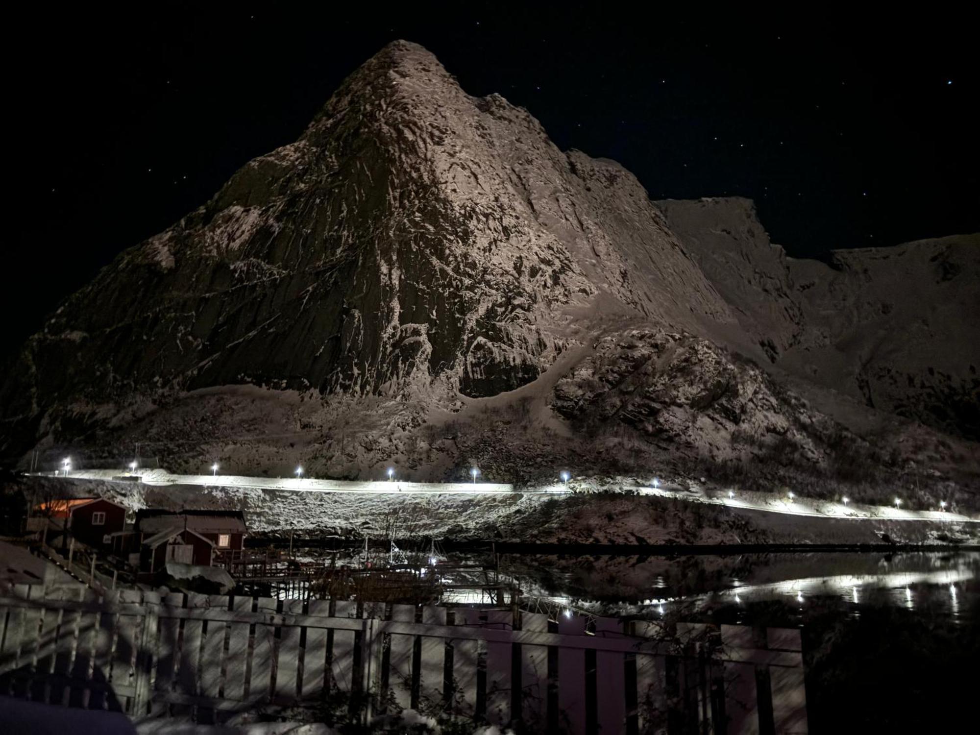 Reine Basecamp - Apartments & Rooms Exterior photo